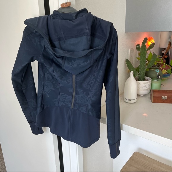 Lululemon Laceoflage Hooded Jacket, Embossed Inkwell “Keep it Up” xs - Small - Picture 10 of 13
